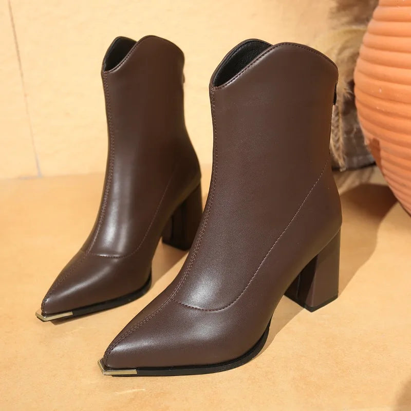 Valeria™ | Sleek Pointed-Heel Ankle Boots
