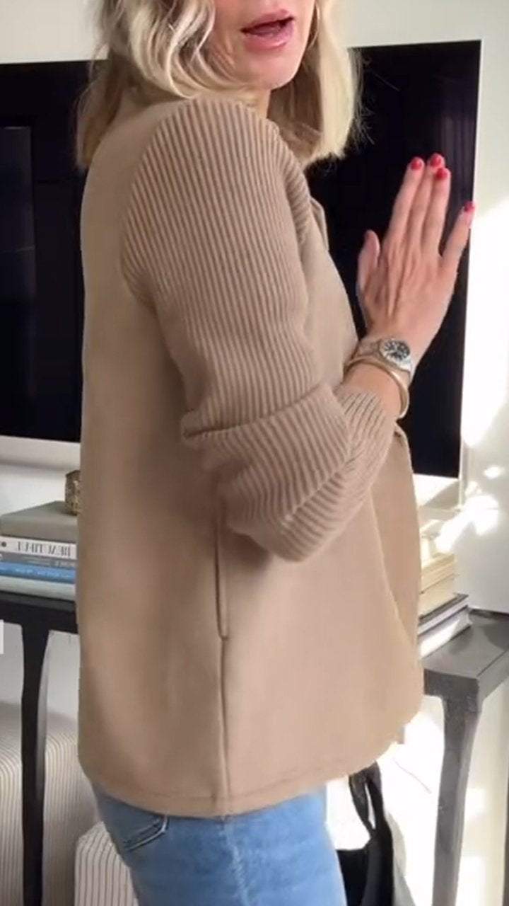 Amora | Elegant Blazer with Knitted Sleeves