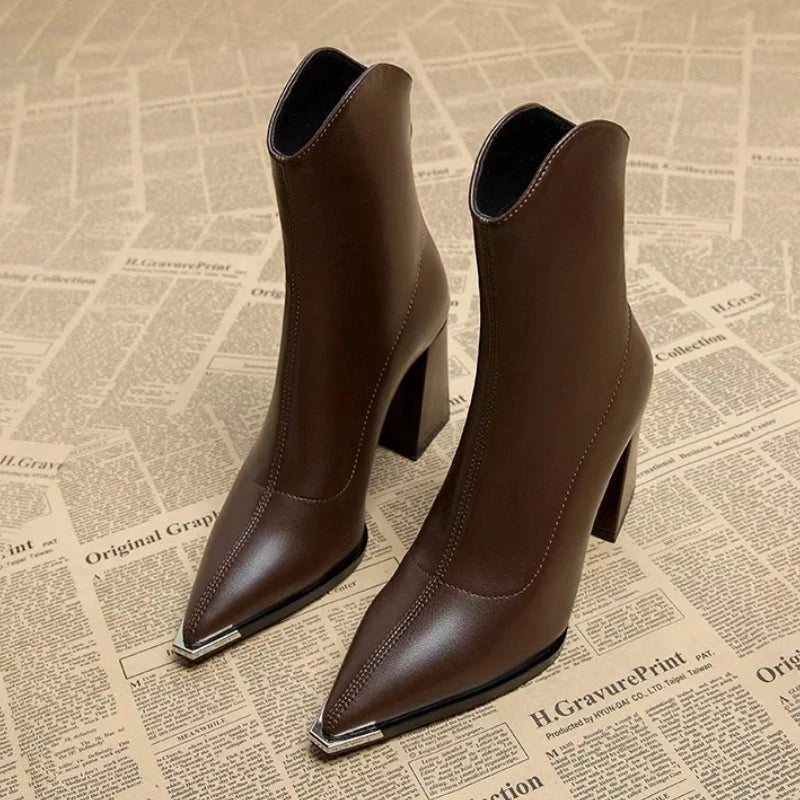 Valeria™ | Sleek Pointed-Heel Ankle Boots